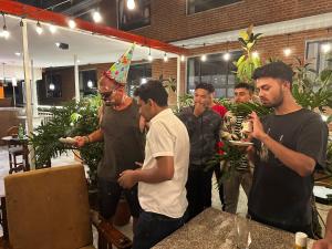 Tetamu yang menginap di Khangsar Home