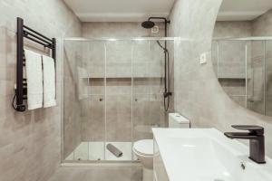 Ένα μπάνιο στο Glam 2 bedroom In Massamá +23 φωτογραφίες