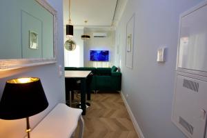 a living room with a green couch and a table at Apartament BOTANIQ #free parking in Bydgoszcz