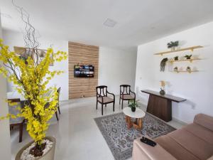 a living room with a couch and a table at Sobrado a 200m da Praia e Orla, 02 QTS com ar condicionado in Aracaju
