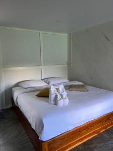 Ein Bett oder Betten in einem Zimmer der Unterkunft สะปันดีวิว Sapan Dee View บ่อเกลือ น่าน