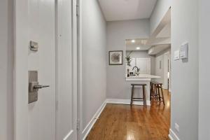 Imagen de la galería de 3BR Spacious Apartment with In-Unit Laundry - Kedzie 3F, en Chicago