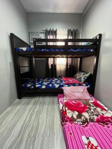 Tempat tidur susun dalam kamar di 2-Storey Rental Unit w/ Garage in Balanga Bataan