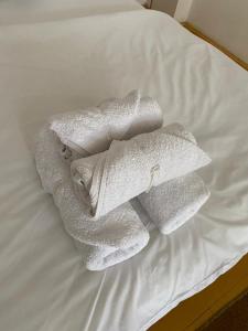 a pair of towels sitting on top of a bed at Casa Eroilor in Curtea de Argeş