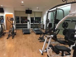 Fitness centrum a/nebo fitness zařízení v ubytování FX Sudirman 28