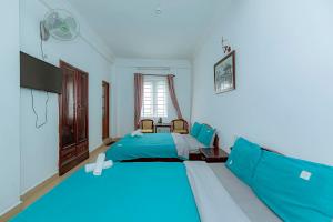 Postel nebo postele na pokoji v ubytování Pearl Wealth Dalat Hotel