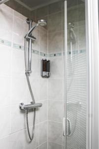 a shower with a glass door in a bathroom at Rêve Champenois Chambres d'Hôtes in Rilly-la-Montagne +49 photos
