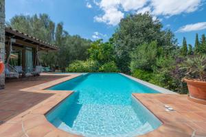 a swimming pool in the backyard of a house at Villa Casa Del Talaiot Sencelles in Sencelles