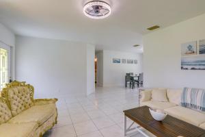 Fotografie z fotogalerie ubytování Port St Lucie Vacation Rental 9 Mi to Beach v destinaci Port Saint Lucie