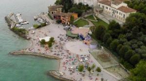 an aerial view of a beach with a crowd of people at Casa Gisela in Desenzano del Garda