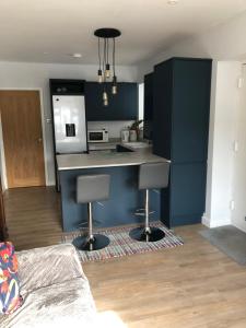 HarbourSide Studio apartment Poole Hamworthy Bh15 tesisinde mutfak veya mini mutfak