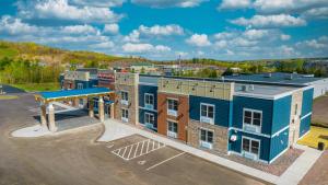 an aerial view of a building with a parking lot at Independence Stay Hotel and Long term suites in Houghton