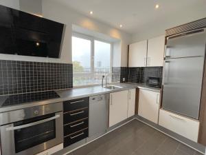 Η κουζίνα ή μικρή κουζίνα στο One Bedroom Apartment In Aalborg, Vesterbro 30