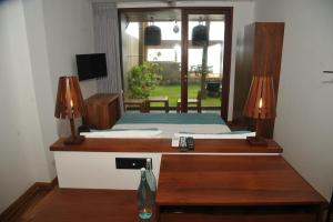 Μια τηλεόραση ή/και κέντρο ψυχαγωγίας στο BK Beach Boutique Hotel - Hikkaduwa