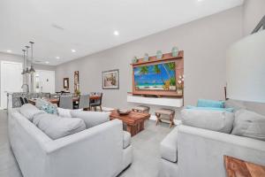 a living room with two white couches and a table at Magical Residence Resort, 5 min Disney in Orlando