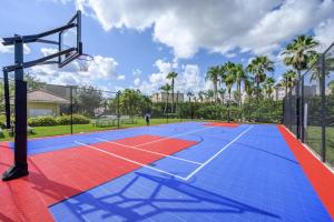 Εγκαταστάσεις για τένις ή/και σκουός στο Location Location Orlando Resort Near All Parks! Int'l Dr ή εκεί κοντά