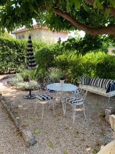 Vonkajšia záhrada v ubytovaní STUDIO classé 3 étoiles 10 mn Cannes + 14 fotografií