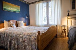 Säng eller sängar i ett rum på Paradiesische Villa mit Seeblick, großem Wintergarten und Außenterrasse mit Grill