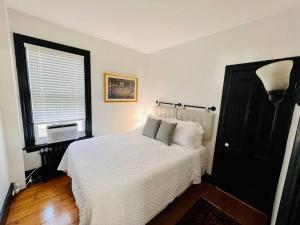 Gallery image of Historic East End - Top of Munjoy Hill! in Portland +17 photos