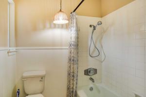 Ένα μπάνιο στο San Antonio Home Near Nature, Parks and Trails +22 φωτογραφίες