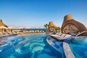 Sundlaugin á Waldorf Astoria Doha Lusail eða í nágrenninu