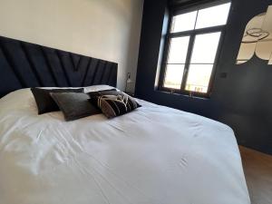 Postel nebo postele na pokoji v ubytování Le Manoir du Monde