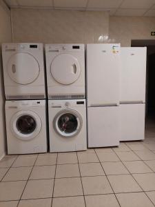 three washers and two refrigerators in a room at Pigus apgyvendinimas Palangoje in Palanga
