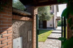 a brick building with a door on the side of it at Casa Schatz Settala Milano in Settala