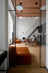 a room with a staircase and a table and chairs at Loft industrialny przy Bulwarze Staromiejskim in Wrocław
