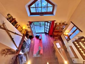 an overhead view of a woman standing in a living room at D2, Bordes d'Arinsal, Duplex Rustico con chimenea, Arinsal , zona Vallnord in Arinsal