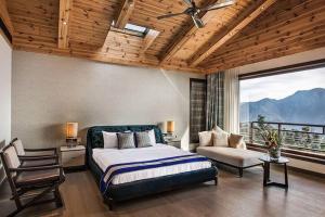 Gallery image of An extravagant Pushp villa overlooking the Ganges in Narendranagar