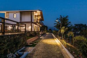 Gallery image of An extravagant Pushp villa overlooking the Ganges in Narendranagar