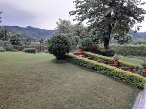 Gallery image of An extravagant Pushp villa overlooking the Ganges in Narendranagar