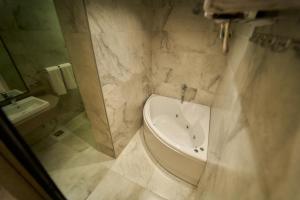 Bagno di Gold's Pyramids Hotel