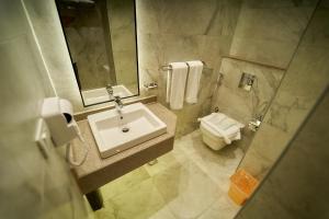 Bagno di Gold's Pyramids Hotel
