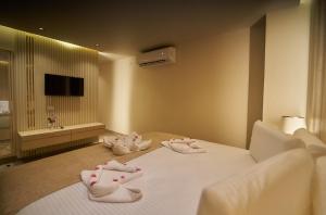 Letto o letti in una camera di Gold's Pyramids Hotel