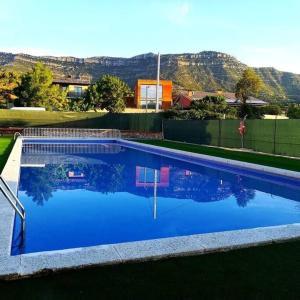 Bazén v ubytování VINYES DEL PRIORAT nebo v jeho okolí