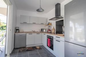 Köök või kööginurk majutusasutuses L'Anse Plage appartement 2 chambres avec spa à 200 m de la plage, jardin Privé et Parking