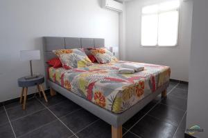 Voodi või voodid majutusasutuse L'Anse Plage appartement 2 chambres avec spa à 200 m de la plage, jardin Privé et Parking toas