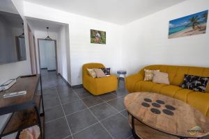 Istumisnurk majutusasutuses L'Anse Plage appartement 2 chambres avec spa à 200 m de la plage, jardin Privé et Parking