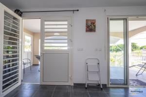 Foto sihtkohas Les Trois-Îlets asuva majutusasutuse L'Anse Plage appartement 2 chambres avec spa à 200 m de la plage, jardin Privé et Parking galeriist