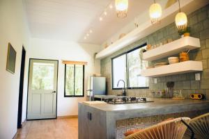 Photo de la galerie de l'établissement Private Jungle Home w/Pool, Walk to the Beach, à Uvita