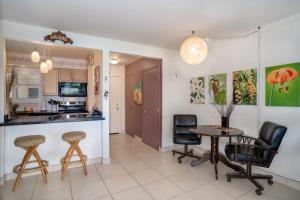 Kuchyň nebo kuchyňský kout v ubytování Suite Maui Paradise Condo