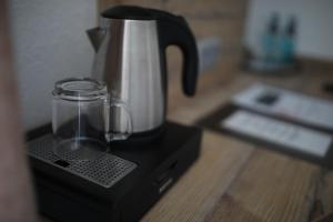 a blender sitting on top of a counter at Gasthaus Hotel zum Kreuz in Stetten am Kalten Markt +33 photos