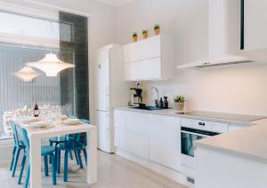 Kuchyň nebo kuchyňský kout v ubytování Villa Ailo- Luxury home