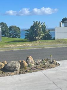 a rock garden on the side of a road at Wander Inn in Rangiputa