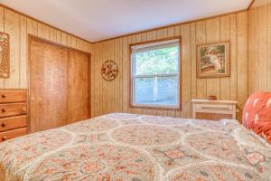 a bedroom with a large bed and a window at The Viking (MCA 410) in Manzanita