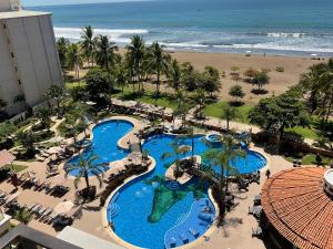 Bazén v ubytování Jaco Oceanfront Condo #1119 in a Luxury Resort nebo v jeho okolí