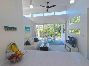 Φωτογραφία από το άλμπουμ του Gracehaven Villas -Choose you own private villa with pool - 250 yds to Grace Bay beach σε Providenciales