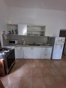 Una cocina o kitchenette en La Lechuzona- Country Rincon SantaMaria